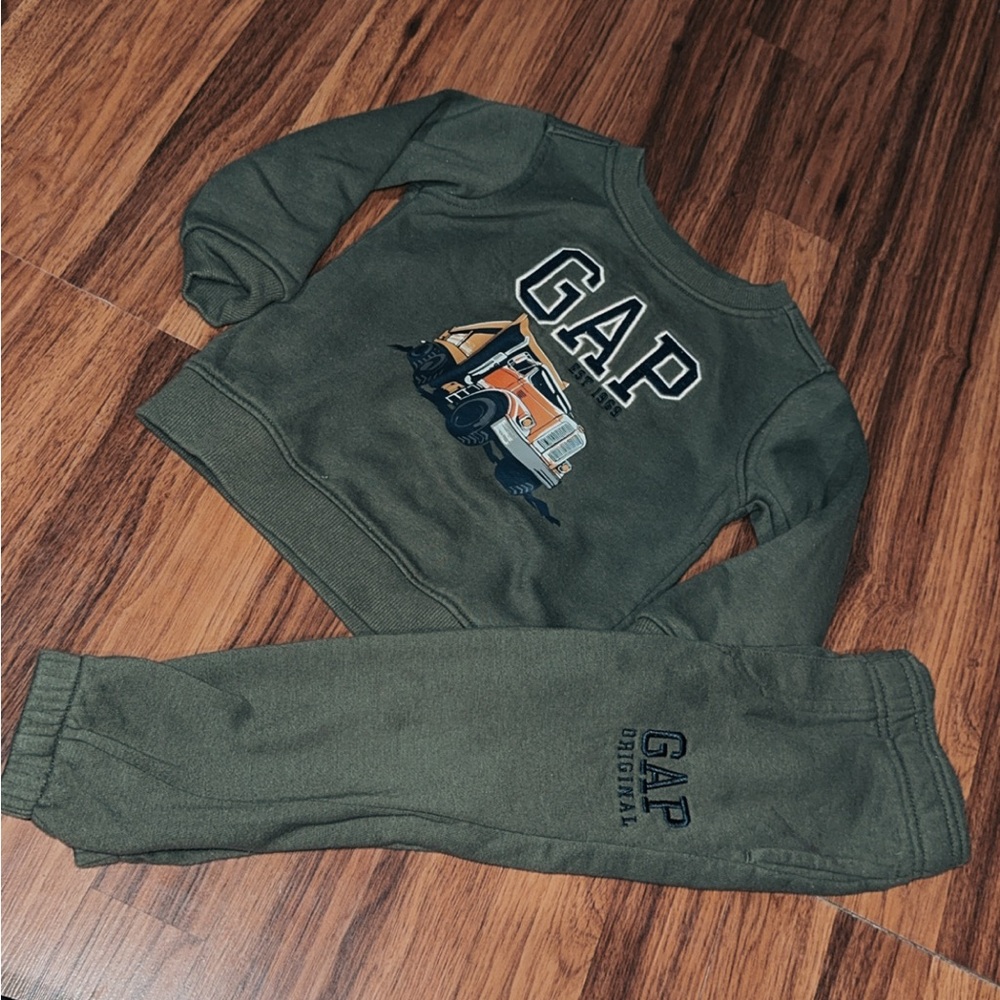 GAP Kids Green Sweatshirt and Joggers Set